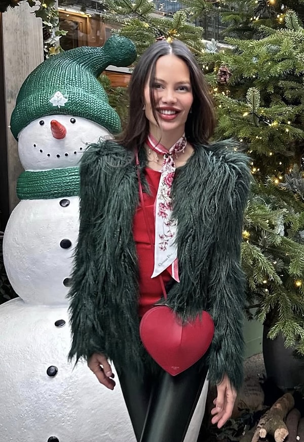 Sosyal medyanın tanınan isimlerinden biri olan İlayda Oymak, YouTube ve Instagram gibi mecralarda belli bir takipçi kitlesine sahip.