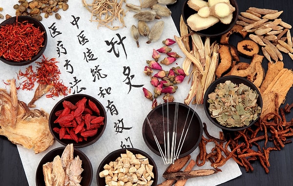 According to experts in Traditional Chinese Medicine, consuming warm water is seen not merely as a beverage choice, but rather as a "strategy for longevity".