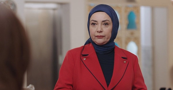 Sibel Taşçıoğlu, uzun yıllardır sektörde olan ve farklı projelerde izleyicinin karşısına çıkan deneyimli bir oyuncu.