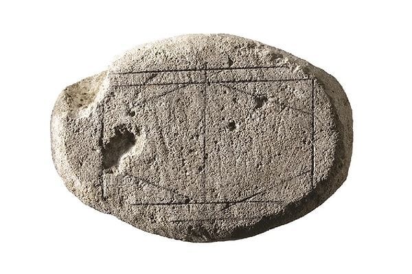 1.500 yılı aşkın süredir ne işe yaradığı tartışılan gizemli bir Antik Roma oyun tahtası, yapay zeka sayesinde sonunda konuştu.