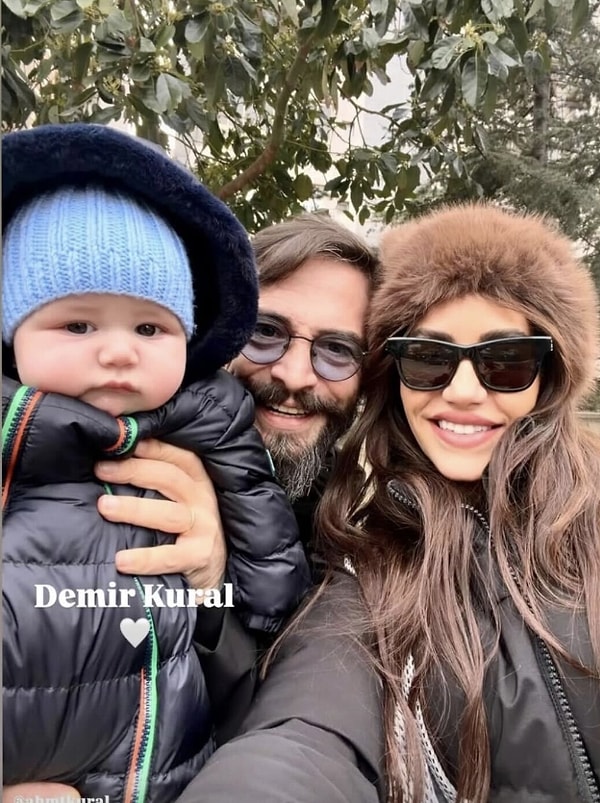 Çift, Eylül ayında dünyaya gelen minik oğulları Demir’in yüzünü ilk kez paylaştı.