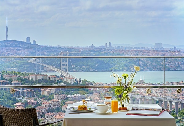 İstanbul'un ünlü kebapçılarından Beyti Florya 5.500 liraya menüsünü sabitlerken diğer popüler mekanların fiyatları şöyle;