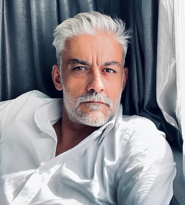 Türk tiyatro ve televizyon dünyası, 45 yaşında hayatını kaybeden Kanbolat Görkem Arslan’ın ani vefatıyla sarsıldı.