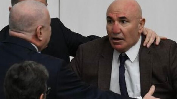 Meclis'te ortalık karıştı. Mahmut Tanal yaralandı.