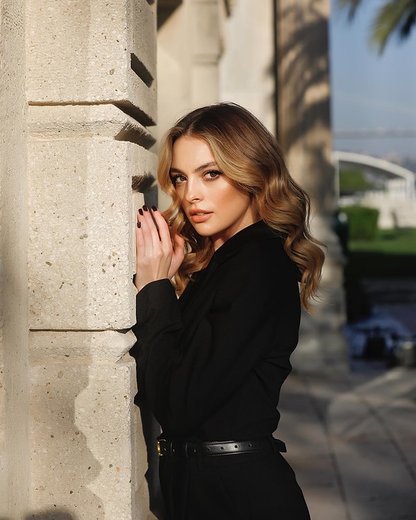 Melis Sezen, Delikanlı dizisinde Mert Ramazan Demir'in partneri oldu.