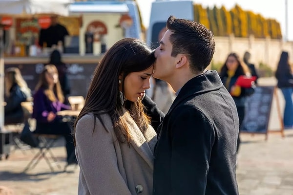 Reyting rekortmeni Uzak Şehir'in yeni bölümü yine zirvede yer aldı.