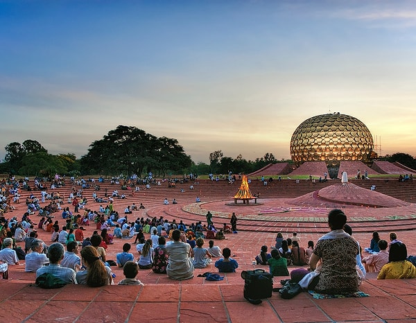Para yok, hükümet yok, din yok... Ama sistem işliyor