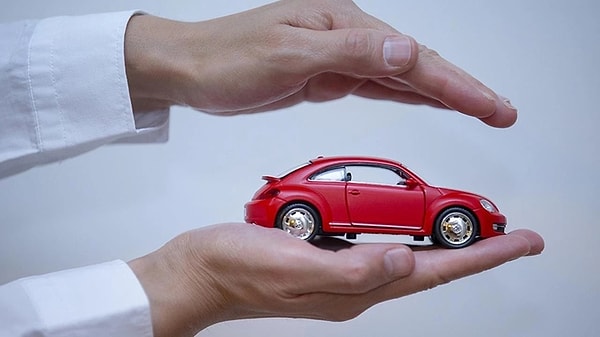 Türkiye genelindeki 32 milyona yakın araç sahibinin her yıl yaptırmakla yükümlü olduğu zorunlu trafik sigortasında Şubat 2026 dönemine ait yeni fiyat tarifesi netleşti.