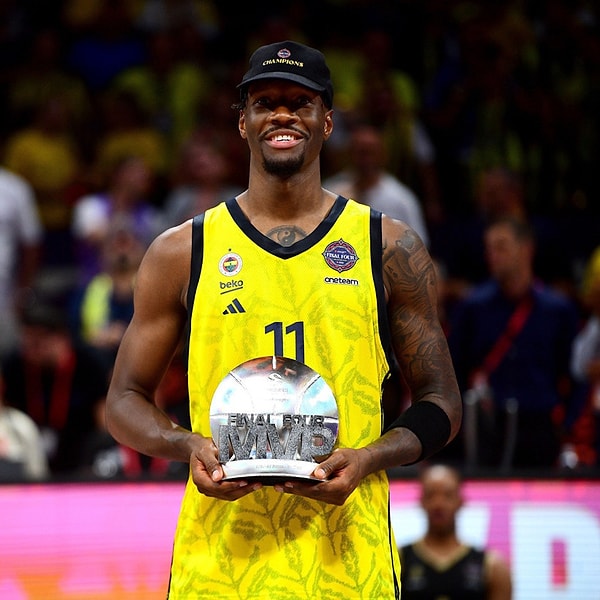 Fenerbahçe Beko eski yıldızı Nigel Hayes-Davis'i takıma geri döndürmeye çalışsa da başarılı olamadı.