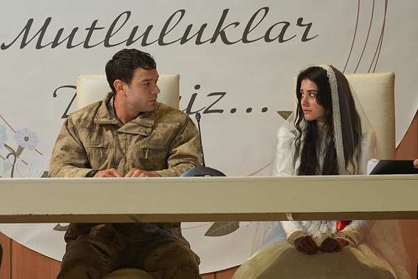 Dizinin başrol oyuncuları Helin Kandemir ve Aytaç Şaşmaz, diziyle ilgili açıklamalarda bulundu.