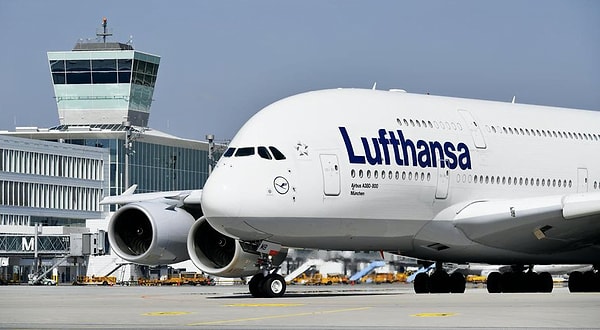 Dev hava yolu şirketinde gerçekleşen grev yüzlerce uçuşuzu ve binlerce yolcuyu etkiledi.