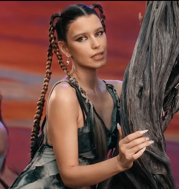 Beren Saat ilk dizisinden bu yana sektörün önde gelen isimlerinden.