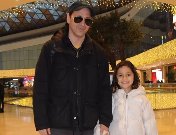 Kızıyla alışveriş yaparken görüntülenen Tangöze’nin üzerindeki mont farklıydı.