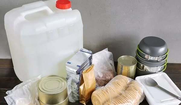 Ukrayna’da devam eden yoğun bombardımanlar sonucunda enerji hatlarının ve su şebekelerinin büyük hasar görmesi, hükümeti en üst düzeyde önlem almaya itti.