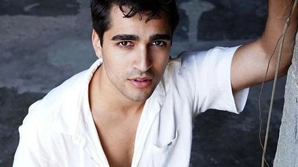 OGM Pictures imzası taşıyan Delikanlı dizisi için oyuncu görüşmeleri devam ederken, projeye genç bir oyuncunun daha katıldığı öğrenildi.