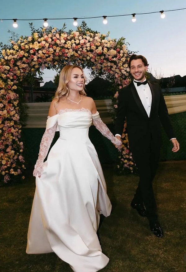 Başak Karahan ve Halil Ünlü çifti, geçtiğimiz eylül ayında görkemli bir düğünle dünyaevine girmişti.