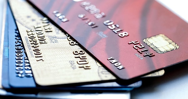 Bankacılık sektöründe hareketli günler yaşanıyor, kredi kartı limitleri değişiyor.