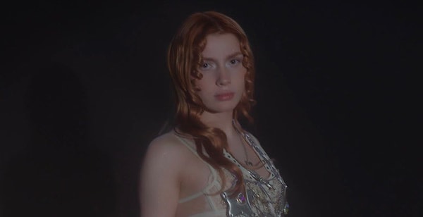 Aleyna Tilki, Güllü'nün Oyuncak Gibi şarkısını coverlamasıyla gündemde.