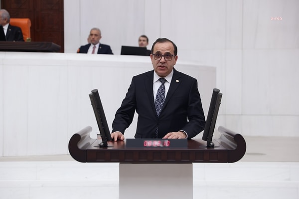 Memuriyette 10 yılı doldurmuş kimselerin de kullandığı yeşil pasaporta talep her zamankinden fazla.