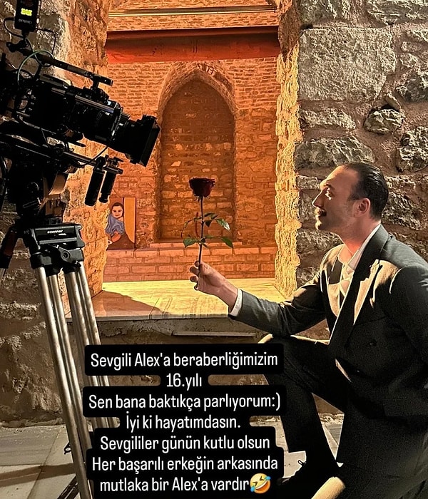 Görkem Sevindik de Eşref Rüya setinden bir paylaşımıyla Sevgililer Günü’nü kutladı.