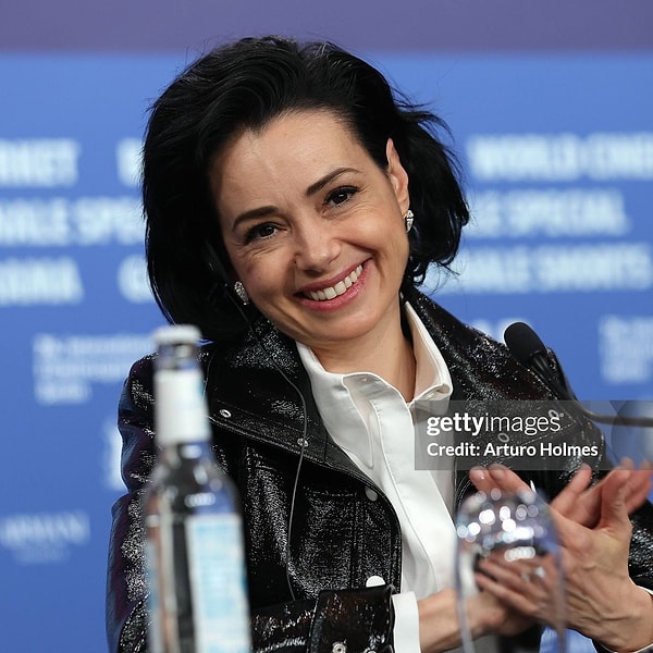 Oyuncu, projenin Türkiye’de anlatılamayacak bir hikaye olmadığına dikkat çekerek çekim yerinin performansını belirleyen temel unsur olmadığını söyledi.