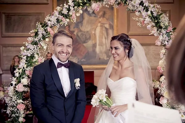 Tanışma anı ise Erkin’in anlattığına göre oldukça unutulmazdı. Futbolcu o anı gülerek şöyle anlattı: