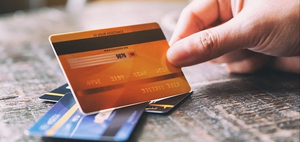 Kredi kartlarında yeni dönem başladı. Kredi kartı limitleri düşürüldü.