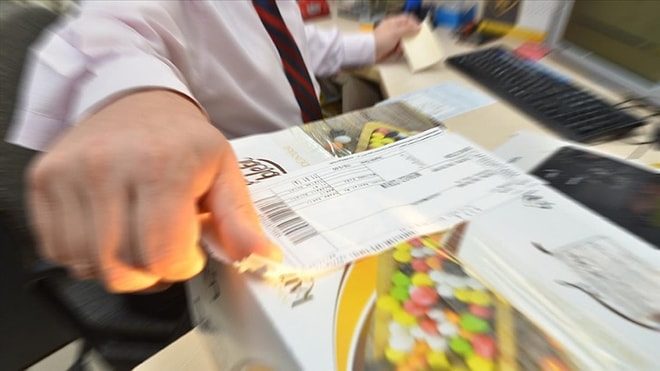 Courier Giants To Shut Down Hundreds Of Facilities