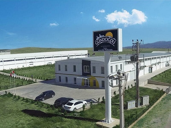 Türkiye gıda sektörünün köklü isimlerinden Gündoğdu Gıda, sektörde yaşanan ekonomik zorlukları gerekçe göstererek üretim tesislerinin kapısına kilit vurdu.