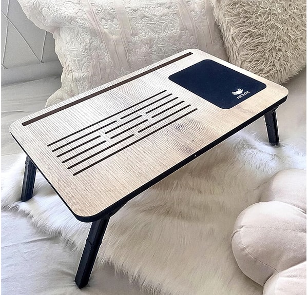 Yatağınızda veya koltuğunuzda profesyonel bir ofis alanı yaratın; konforu ve düzeni tek bir sehpada buluşturun!