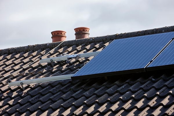 Yüksek voltaj riskine karşı panel bazlı güvenlik.