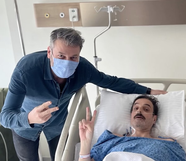 Türk televizyon ve sinema dünyasının sevilen isimlerinden Ufuk Özkan, bir süredir yaşadığı ciddi sağlık sorunlarıyla hayranlarını endişelendirmişti.