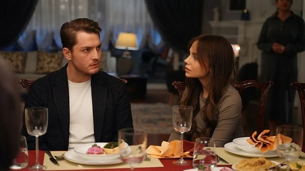 Tepki çeken domuz eti sahnesinin ardından kulislerde yeni bir gelişme yaşandığı konuşulmaya başlamıştı.