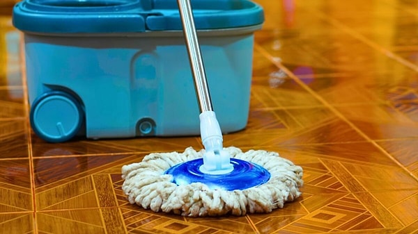 Parkelerin baharla daha kirli görünmesinin nedeni, havadaki nem ve polenler