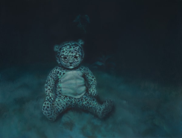 Sergideki puslu ve düşsel atmosfer; izleyiciyi sanki bir belirsizliğe davet ediyor. İzleyicinin bu labirentte kaybolmasını mı, yoksa kendi “anlatılmamış” hikâyesiyle yüzleşmesini mi arzuluyorsunuz?