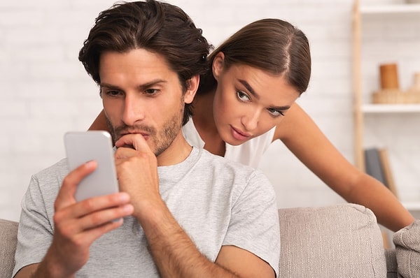 Romantik ilişkilerin en sancılı duygularından biri olan kıskançlık, uzmanlar tarafından bu kez bambaşka bir pencereden incelendi.