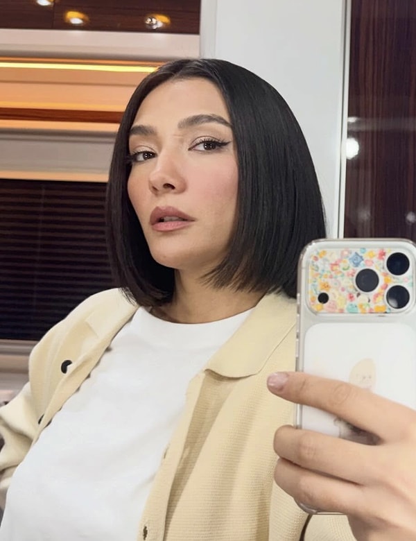 Aybüke Pusat, geçtiğimiz gün yaptığı paylaşımda imaj değişikliğiyle dikkat çekti.