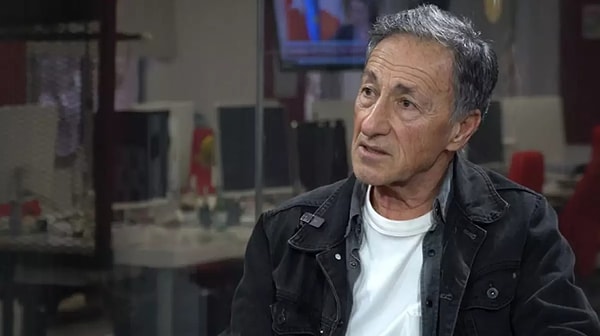 Yalçın Özden, uzun yıllardır mizah, tiyatro ve televizyon dünyasında tanınan bir isim.