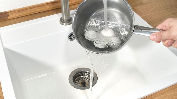 Sıcaklık dengesindeki sert geçiş, protein yapısını doğrudan etkiler.