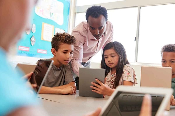 Hükümet yeni yatırım planı için bütçe ayırarak basılı materyallere dönme kararı aldı.