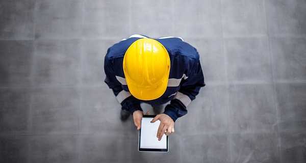 Gri yaka; beyaz yakanın analitik düşünme becerileri ile mavi yakanın teknik uzmanlık ve saha deneyimini birleştiren çalışan grubunu ifade ediyor