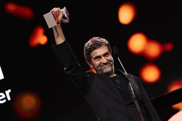 Emin Alper'in Türkiye ve Orta Doğu'da yaşananlara değindiği ödül konuşması salonda büyük beğeni topladı.