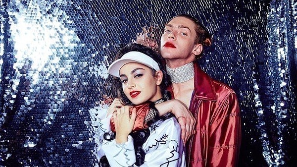 Tabii Charli'nin fikri değişecekti. Çünkü onu derinden sarsan bir kayıp yaşadı.