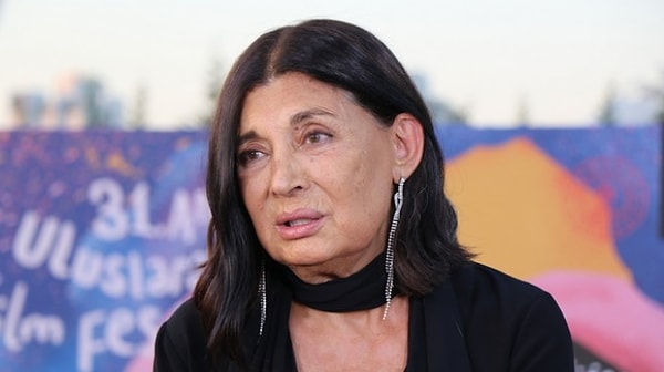 Yılmaz Güney’e yönelik eleştiriler, son dönemde sanat camiasında yeniden gündeme gelirken ilk tepki Şerif Sezer’den gelmişti.