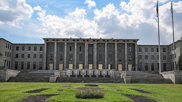 Dilekçe Komisyonu’na gelen ilginç veya dikkati çeken taleplerden bazıları şöyle: