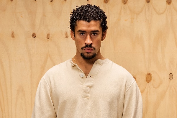 Piyasaya girdikten sonra Latin Trap'in yükselişiyle o da daha tanınır bir hale geldi.