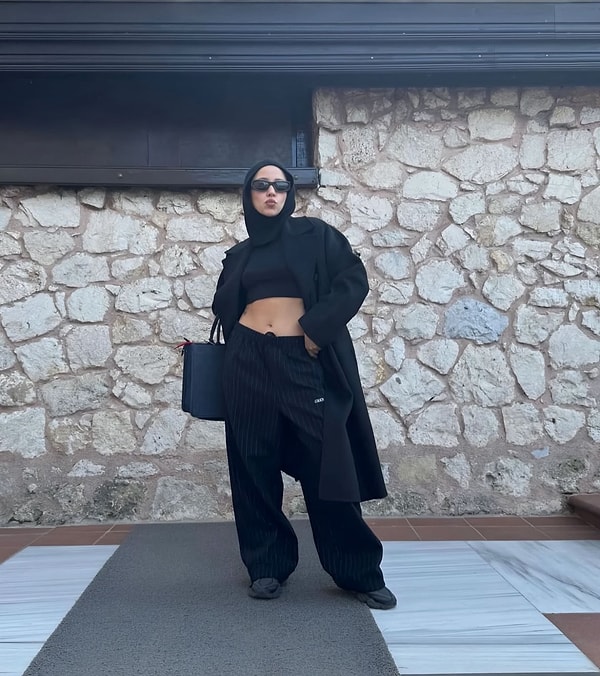 Bu sefer gündemimizde yer almasının sebebi ise X'te gündem olan son kombini.