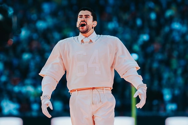 Ve son olarak da Bad Bunny, Super Bowl LIV devre arası şovunda Shakira ve Jennifer Lopez ile sahne alarak kariyerinde büyük bir kırılma anı yaşadı.