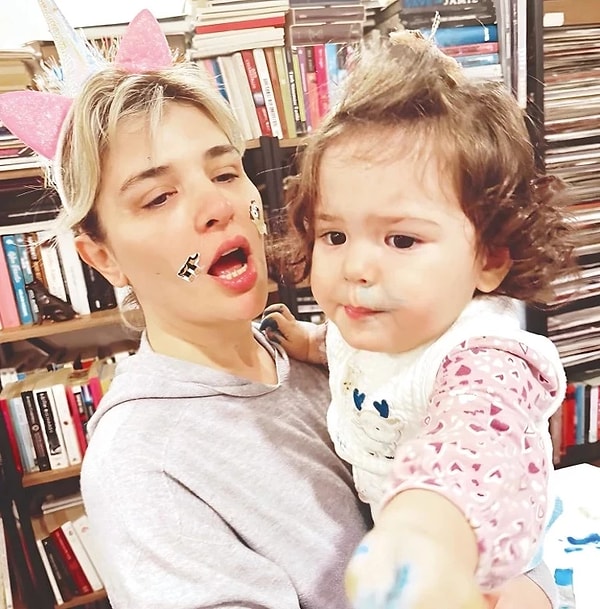 2024 yılında ilk kez anne olma heyecanını yaşayan Gonca Vuslateri, kızı Asya’yı kucağına almıştı.