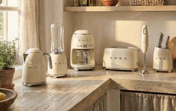 Mutfakta İtalyan şıklığı: İkonik SMEG tencere-tava ürünlerinde kupon ve %6 indirim fırsatı!